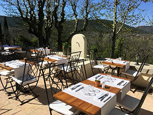 LE PINEDOU restaurant à BAGNOLS-EN-FORÊT - Le Bouche à Oreille