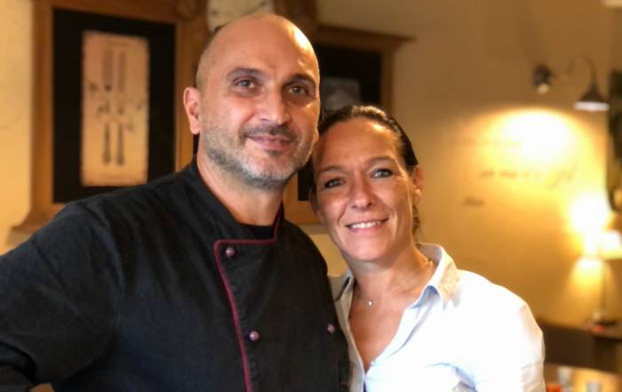 Le Bouche à Oreille